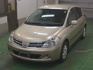NISSAN TIIDA 2010