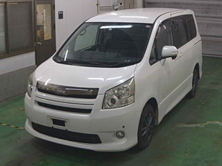 TOYOTA NOAH 2008