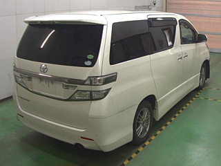 TOYOTA VELLFIRE 2013