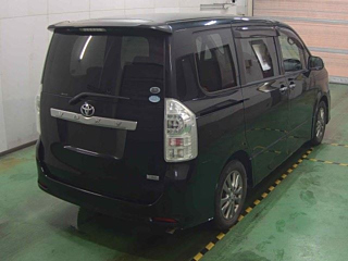 TOYOTA VOXY 2011