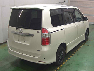 TOYOTA NOAH 2008