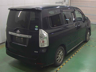 TOYOTA VOXY 2012