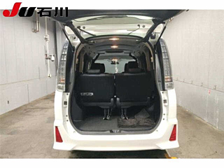 TOYOTA VOXY 2014