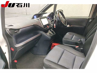 TOYOTA VOXY 2014