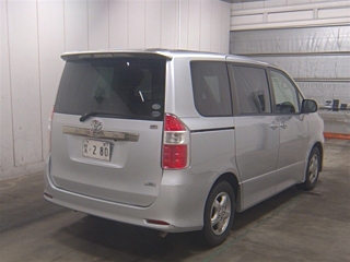 TOYOTA NOAH 2009