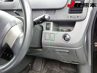 TOYOTA VOXY 2010