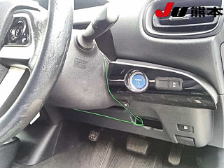 TOYOTA PRIUS 2017