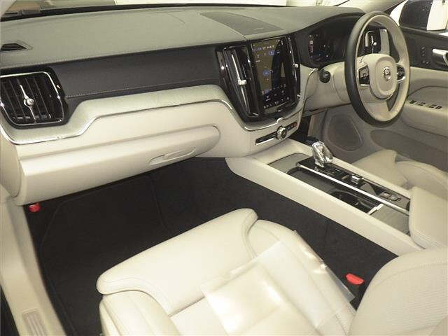 VOLVO XC60 2023