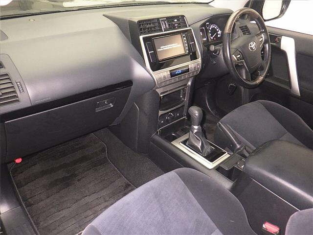 TOYOTA LAND CRUISER PRADO 2019