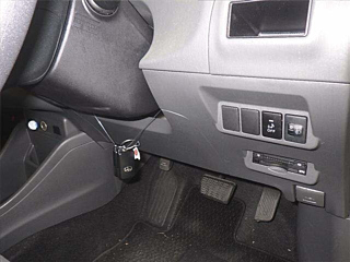 TOYOTA PRIUS ALPHA 2012