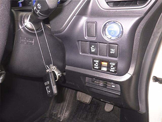 TOYOTA NOAH 2015