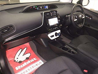 TOYOTA PRIUS 2017