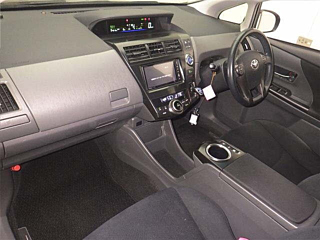 TOYOTA PRIUS ALPHA 2014