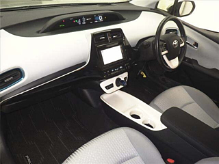 TOYOTA PRIUS 2016