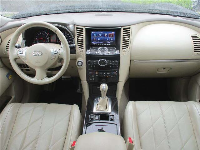 NISSAN INFINITI 2012