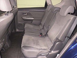 TOYOTA PRIUS ALPHA 2012