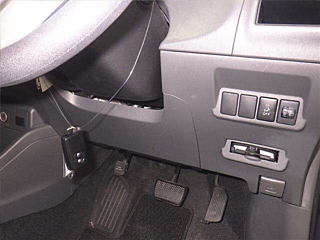 TOYOTA PRIUS ALPHA 2012