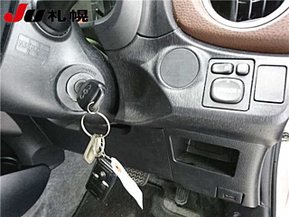 TOYOTA VITZ 2011