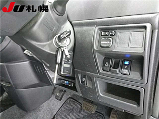TOYOTA SIENTA 2013