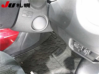 NISSAN JUKE 2012