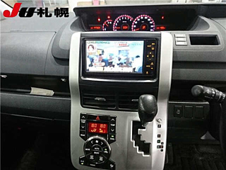 TOYOTA VOXY 2010
