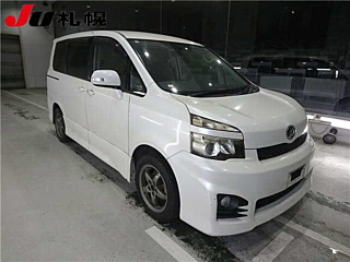 TOYOTA VOXY 2010