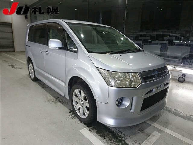MITSUBISHI DELICA D5 2009