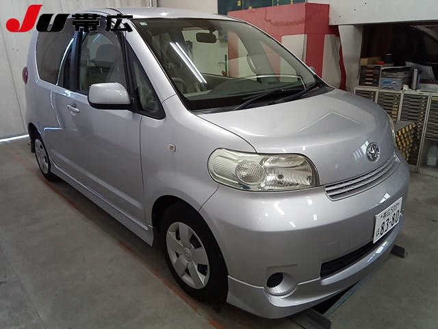 TOYOTA PORTE 2010