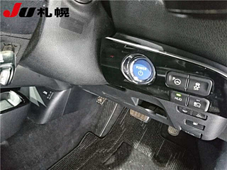 TOYOTA PRIUS 2016