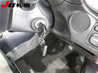 TOYOTA VITZ 2011