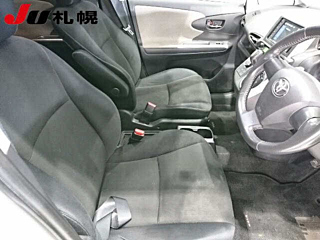 TOYOTA WISH 2010