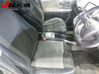 TOYOTA WISH 2010