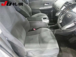 TOYOTA PRIUS ALPHA 2012
