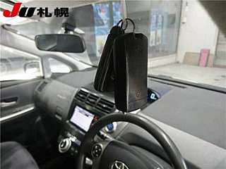TOYOTA PRIUS ALPHA 2012