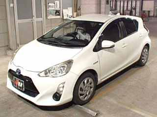 TOYOTA AQUA 2015