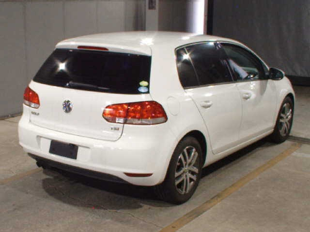 VOLKSWAGEN GOLF 2010