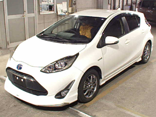 TOYOTA AQUA 2017
