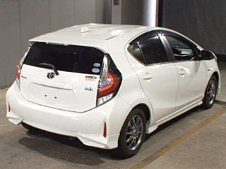 TOYOTA AQUA 2017