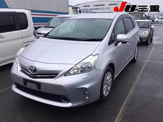 TOYOTA PRIUS ALPHA 2011