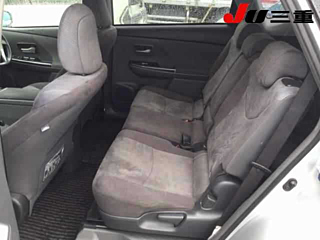 TOYOTA PRIUS ALPHA 2011