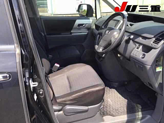 TOYOTA VOXY 2009