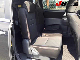 TOYOTA VOXY 2009
