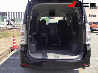 TOYOTA VOXY 2009