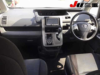 TOYOTA VOXY 2009