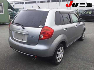 MAZDA VERISA 2010