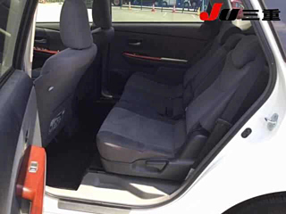 TOYOTA PRIUS ALPHA 2012