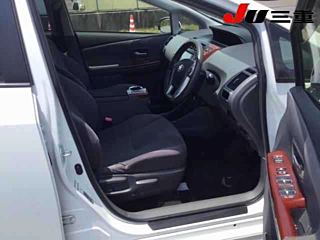 TOYOTA PRIUS ALPHA 2012
