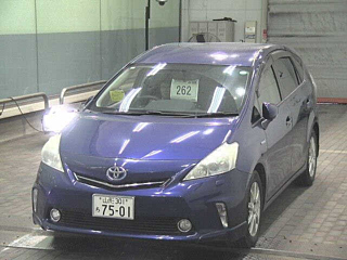 TOYOTA PRIUS ALPHA 2011