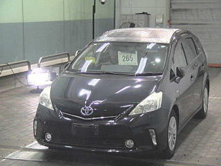 TOYOTA PRIUS ALPHA 2011
