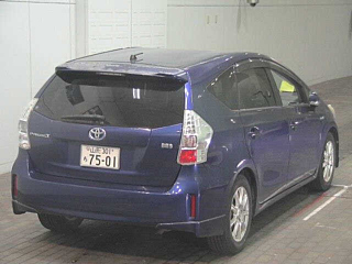 TOYOTA PRIUS ALPHA 2011